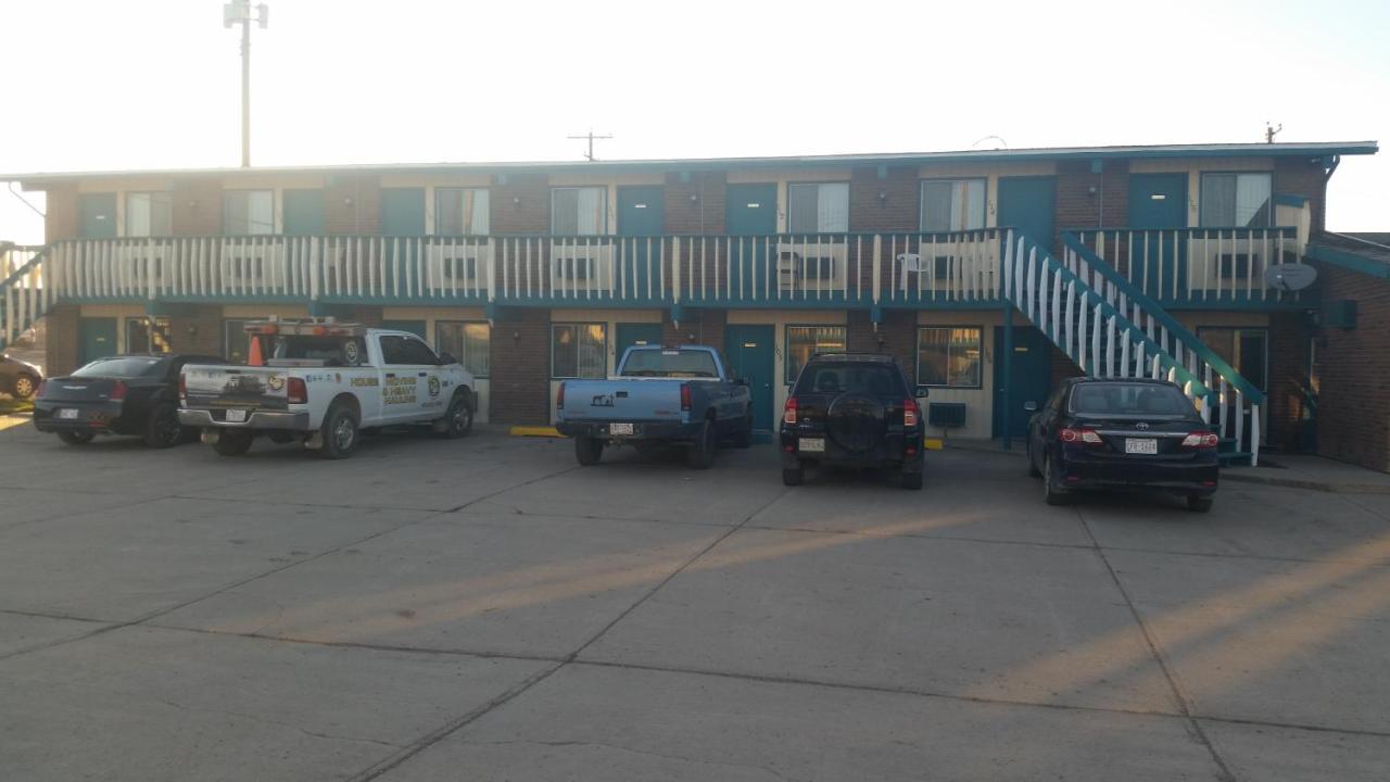 Ranchland Inn Nanton Exteriör bild